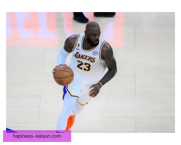 NBA最新动态：詹姆斯伤情更新 湖人季后赛前景仍充满悬念