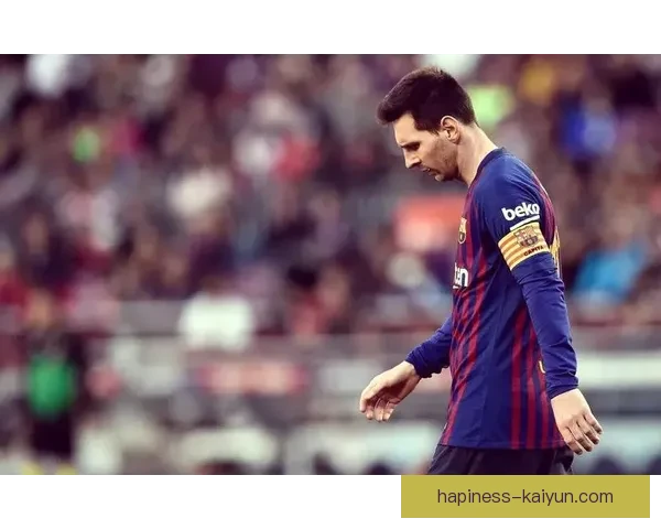 国际足坛聚焦：梅西重返巴萨消息曝出引发热议 球迷期待新赛季精彩对决