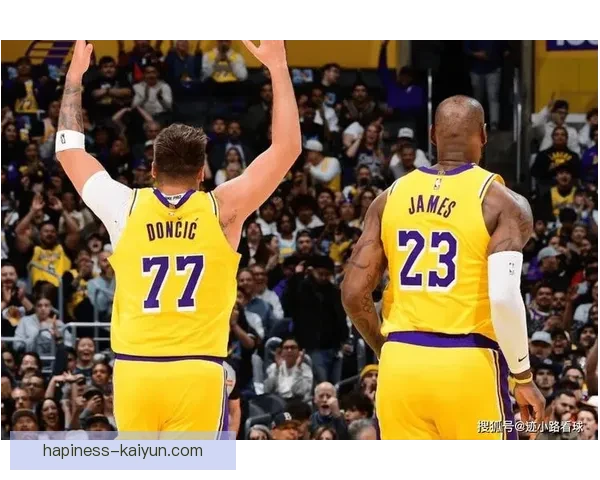 NBA最新动态：詹姆斯伤愈复出迎战勇士 关键比赛揭示季后赛形势