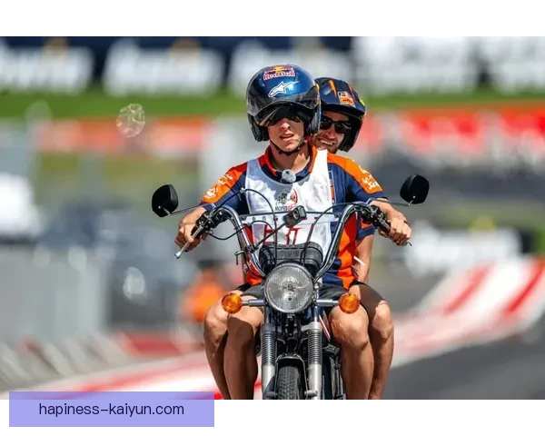 摩托车大奖赛最新动态：赛季战况激烈 新星崭露头角 突破性技术引发热议